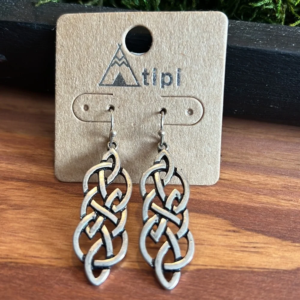 Beautiful Celtic Dangle Silver Earrings - Picture 4 of 4